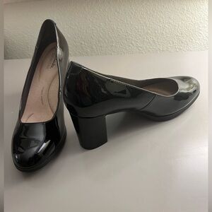 Clarks 3in block heel black patent leather pumps